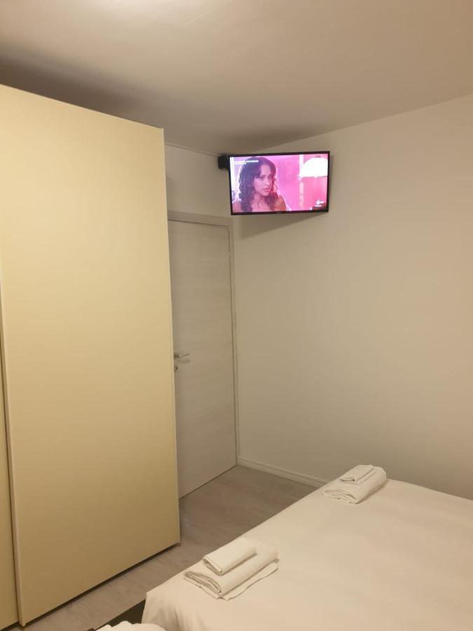 J&M House -Fronte Ospedale- Incluso Netflix E Disney Plus Udine Exterior photo